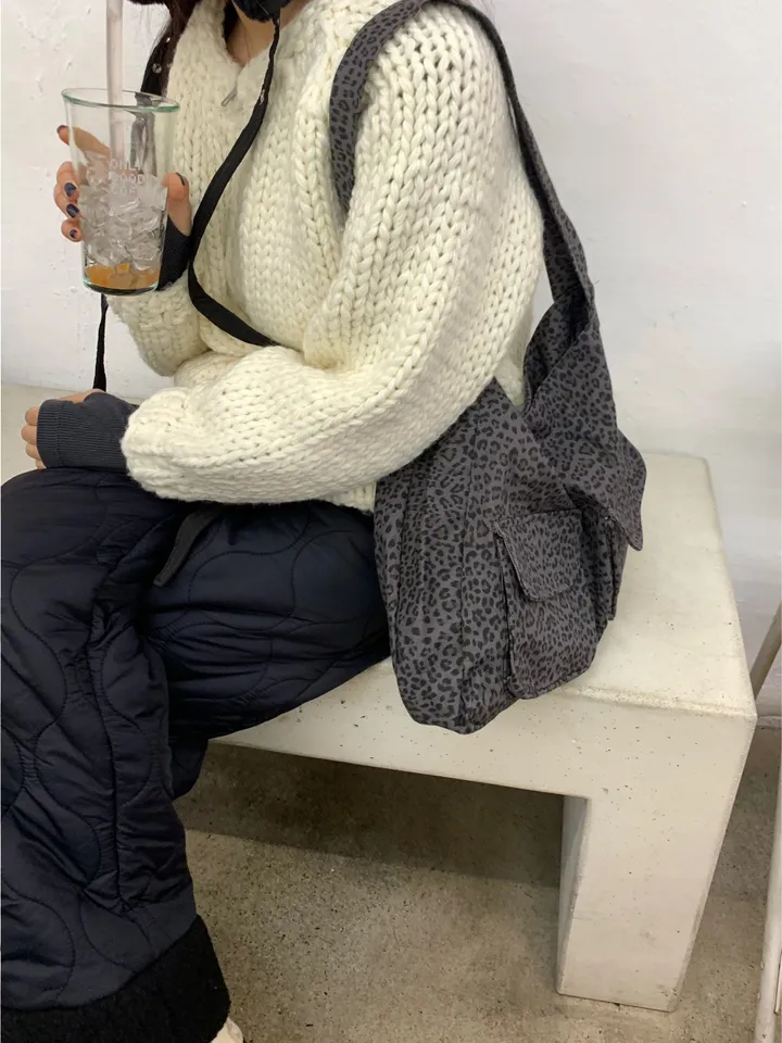 가방 모델 착용 이미지-S1L30