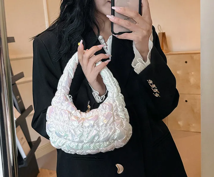 [당일출고/주문폭주🚀] 텐바이미 프리즘 반짝이 미니 패딩가방 구름백 퀼팅가방 누빔가방 폼폼가방 미니가방 엠보싱 상세 이미지 24