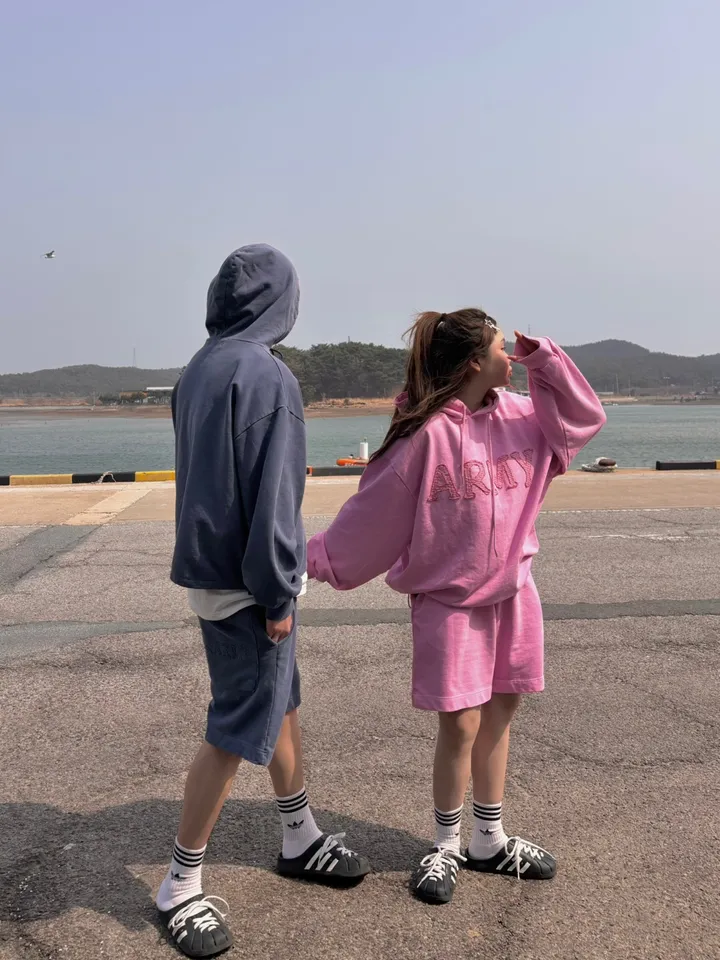 [세트가격🌠/남녀공용🧏‍♀️💕/도링룩단독💌] 피그먼트 아미 레터링 후드 밴딩 5부 반바지 커플 트레이닝세트 투피스 (3color) 상세 이미지 5