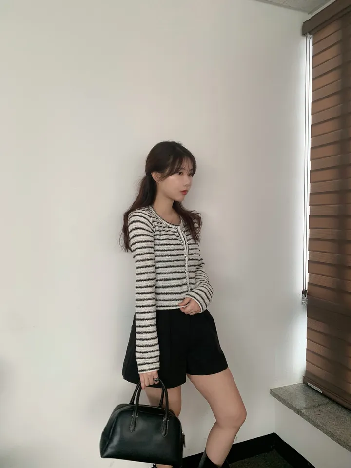 포스터 션 가디건 poster 2col 스트라이프 니트 은장 버튼 단가라 25SS 여리핏 상세 이미지 16