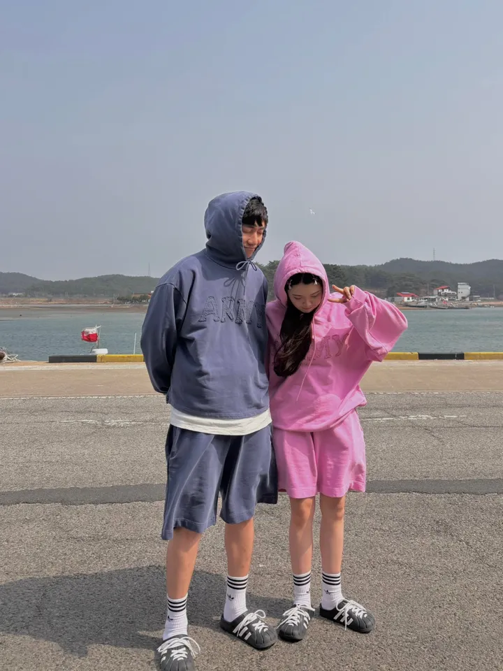 [세트가격🌠/남녀공용🧏‍♀️💕/도링룩단독💌] 피그먼트 아미 레터링 후드 밴딩 5부 반바지 커플 트레이닝세트 투피스 (3color) 상세 이미지 11