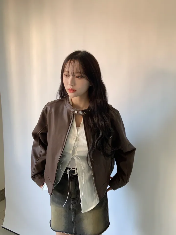 하프 크롭 레더 라이더 자켓 상세 이미지 24