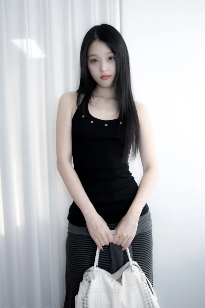 민소매 모델 착용 이미지-S1L9