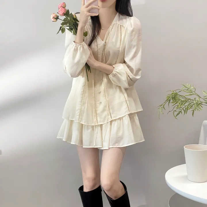 *최저가*[세트가격/분위기여신💗] 쏘내추럴 청순 콩단추 브이넥 펀칭 끈 블라우스 밴딩 A라인 캉캉 미니 스커트 투피스 / 간절기 봄 데이트 셋업 상세 이미지 6