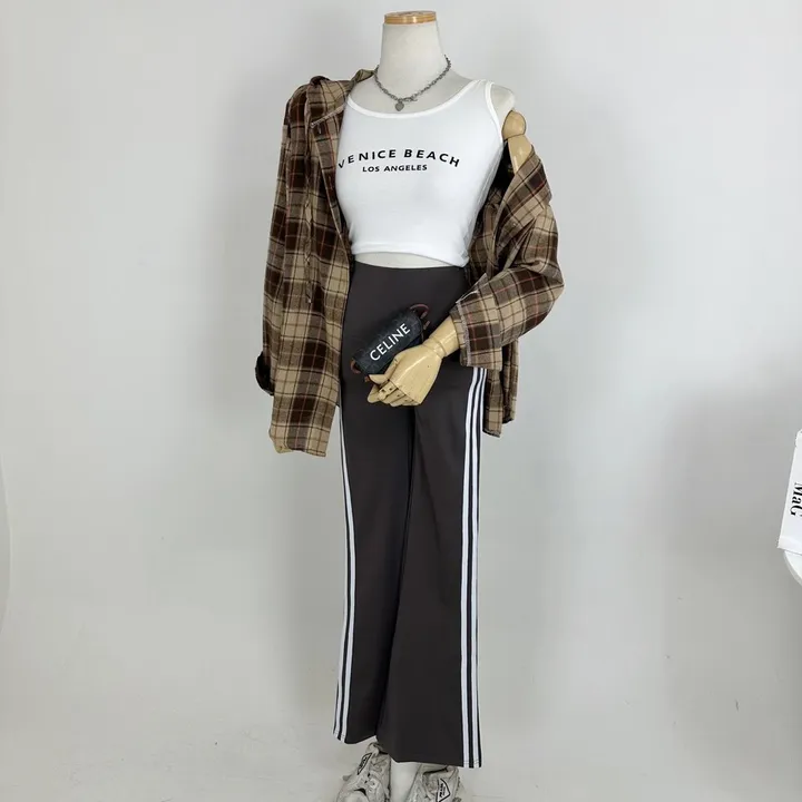 [최저가/몸매보정/데일리/운동/헬스/필라테스/코디추천] 하이 쫀쫀 스판 삼선 배색 트랙 라인 부츠컷 밴딩 레깅스 (2COLOR) 상세 이미지 21