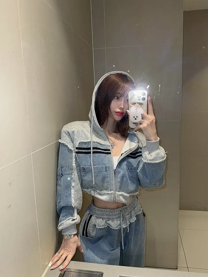 [단독진행*/힙샵추천템/반팔버전추가] 힙 믹스 반반 데님 두줄 라인 테슬 포켓 카고 크롭 후드 집업 + 하이 밴딩 레이어드 배색 와이드 팬츠 트레이닝 세트 (2COLOR) 상세 이미지 6