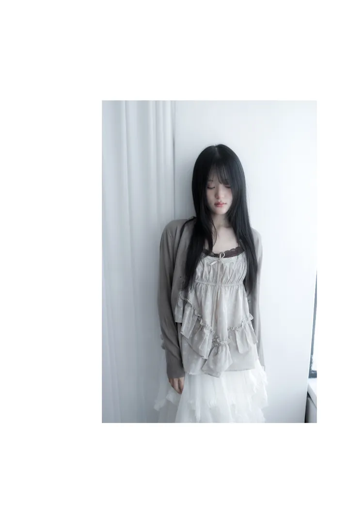 민소매 모델 착용 이미지-S1L12