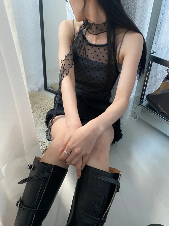 민소매 모델 착용 이미지-S1L47