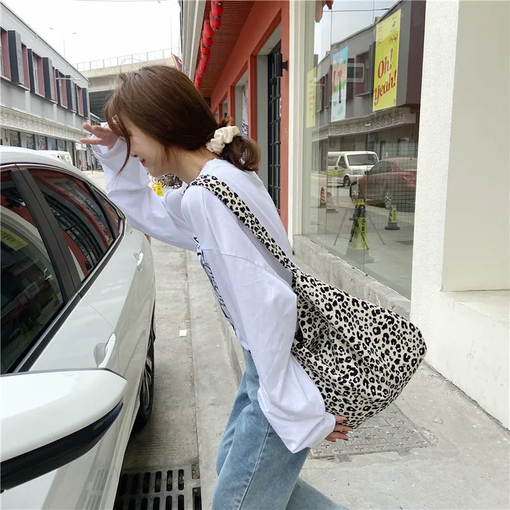 🥰당일출고✅ 에코백🎀 가벼운가방 데일리백 보조가방 산책가방 숄더백 시장가방 장바구니 쇼퍼백 비치백 대학생 캐주얼 빈티지 쇼핑백 대용량 숙녀용 레퍼드 크로스백2 상세 이미지 4