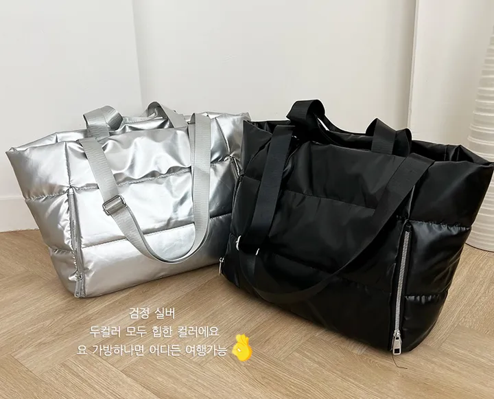 워터밤/흠뻑쇼/당일출고/제니백] 여행 보부상 실버 패딩백 상세 이미지 2
