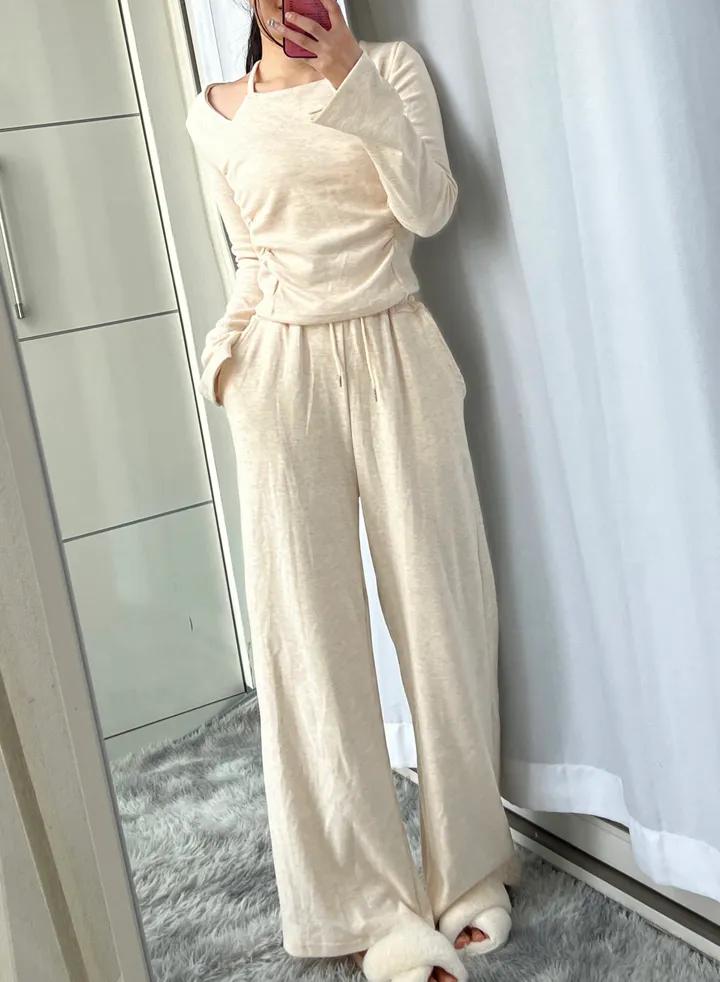 허얇골넓✨꾸안꾸 정석🌸소피아 기모 셔링 세트 (홀터넥 고퀄 오프숄더 도톰 스판 긴팔 슬림핏 티 투피스 데일리 무지 와이드 팬츠 하이웨스트 겨울 셋업 밴딩 바지) 상세 이미지 36