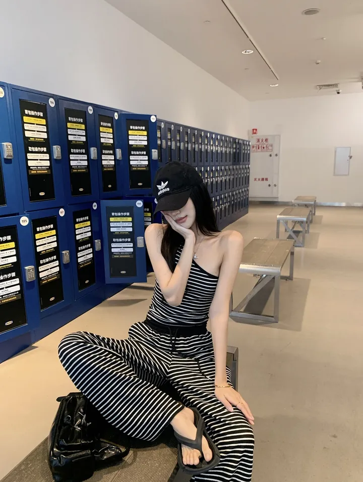 [봄신상💗/휘뚜루템]카르마 원숄더 스트라이프 민소매 나시 + 배색 팬츠 2pc 코디세트 상세 이미지 8