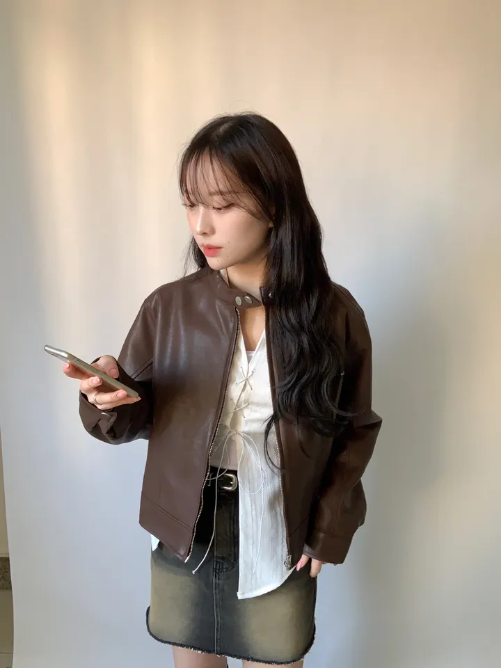 하프 크롭 레더 라이더 자켓 상세 이미지 26