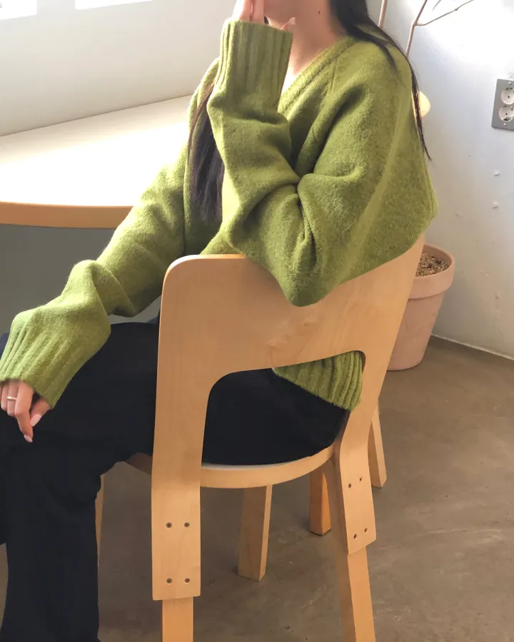 [*주문폭주*/9colors🍂] 아방핏 기본 브이넥 니트 (쫀쫀 폭닥 기본템 가을 무지니트 남여공용 유니섹스 핏보장) 상세 이미지 15