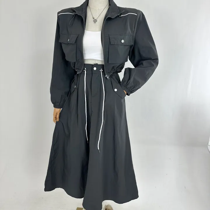 [데일리세트/봄신상/휘뚜루마뚜/세트가격💗] 바스락 루즈핏 삥줄 패드 포켓 스트링 하이넥 집업 바람막이 자켓 + 하이 뒷밴딩 스트랩 스트링 아노락 롱스커트 SET(2COLOR) 상세 이미지 8