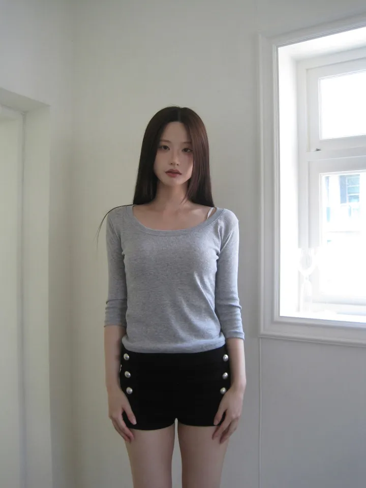 긴팔 티셔츠 모델 착용 이미지-S1L42