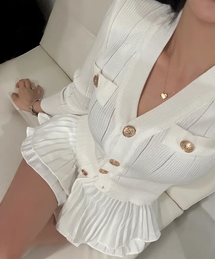 [S~L/코디SET]금장 버튼 골지 니트 슬림핏 쫀쫀 스판 브이넥 긴팔 가디건 캉캉 주름 치마 플레어 플리츠 치마바지 속바지내장 a라인 미니 스커트 투피스 세트 페미닌 데이트룩 상세 이미지 13