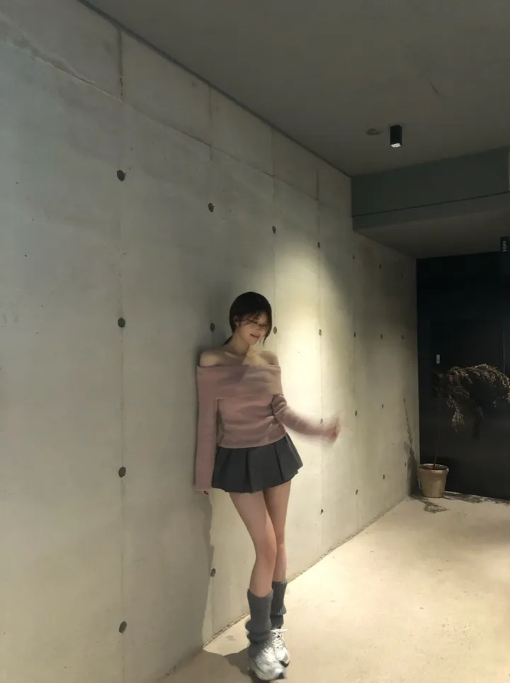 +특가할인✨ [봄신상/팔뚝살소멸핏] 기본충실! 로제 오프숄더 슬림 니트 긴팔 티셔츠 knit (*핏,컬러완벽 *흘러내림X) 상세 이미지 32