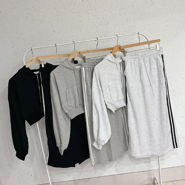 *세트바리* [투웨이지퍼!] 배색 두줄 벌룬 퍼프 크롭 긴팔 후드 집업 + 밴딩 뒷트임 포켓 미디 스커트 투피스 트레이닝 세트 3color 상세 이미지 9