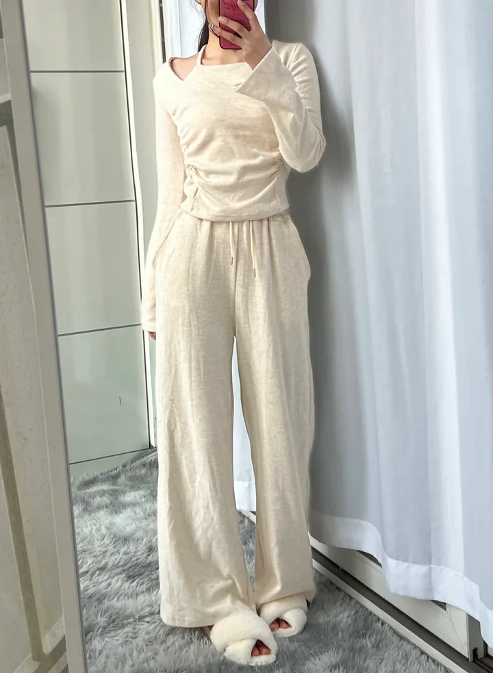 허얇골넓✨꾸안꾸 정석🌸소피아 기모 셔링 세트 (홀터넥 고퀄 오프숄더 도톰 스판 긴팔 슬림핏 티 투피스 데일리 무지 와이드 팬츠 하이웨스트 겨울 셋업 밴딩 바지) 상세 이미지 27