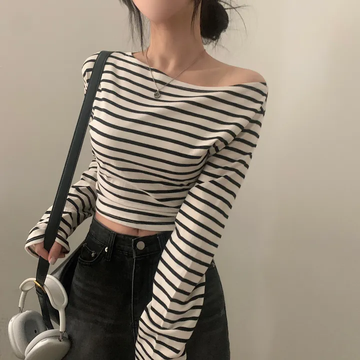 [예쁜라인🤍/데일리필수*.*] 루징 스트라이프 언발 오프숄더 긴팔티셔츠 - 2color 상세 이미지 13