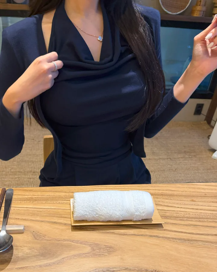 *set가능/국내제작* 핫세 셔링 드레이프 홀터넥가디건 (5color) 라피에 / 홀터가디건 드레이프가디건 셔링가디건 봄가디건 코디세트 홀터넥 홀터나시 여름나시 여름가디건 상세 이미지 11