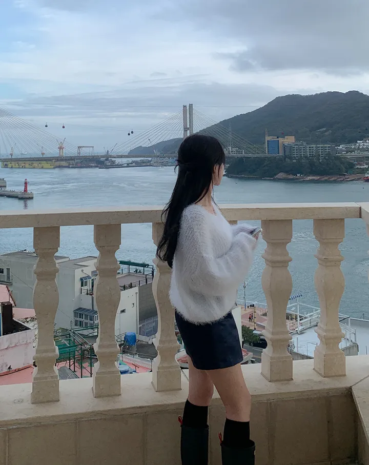 긴팔 티셔츠 모델 착용 이미지-S1L5