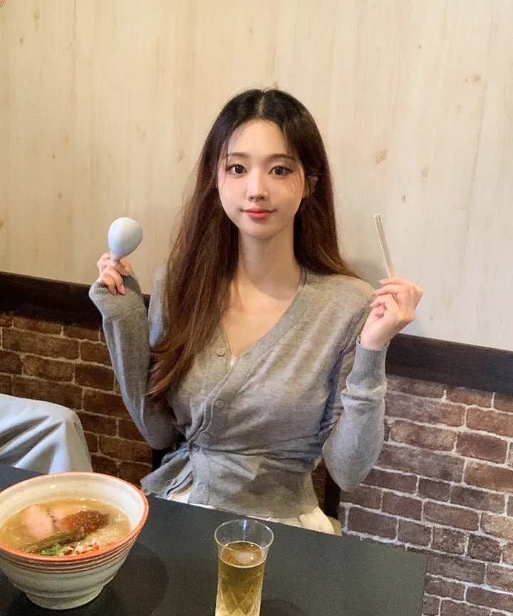 [허리잘록🍂타이SET] 브이넥 랩 니트 가디건 옆단추 이중 레이어드 긴팔 스카프 세트 봄 가을 간절기 여리핏 페미닌 데이트룩 하객룩 4COL 상세 이미지 3