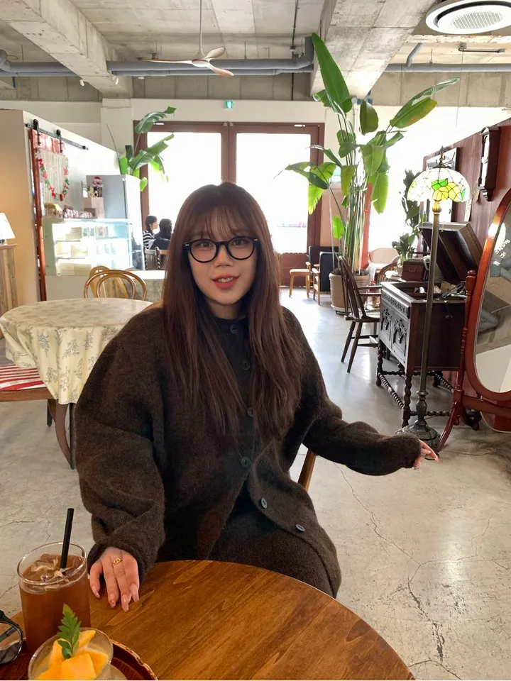[2가지] 모던 블랙 골드 뿔테 안경 상세 이미지 24