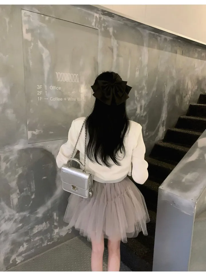 +영상핏 *고퀄* 실버 글리터 배색 나시 가디건 세트 1color 국내제작 브랜드공정 펄가디건세트 패드가디건 글리터가디건 배색가디건 페미닌룩 청담동룩 기념일룩 데이트룩 상세 이미지 11