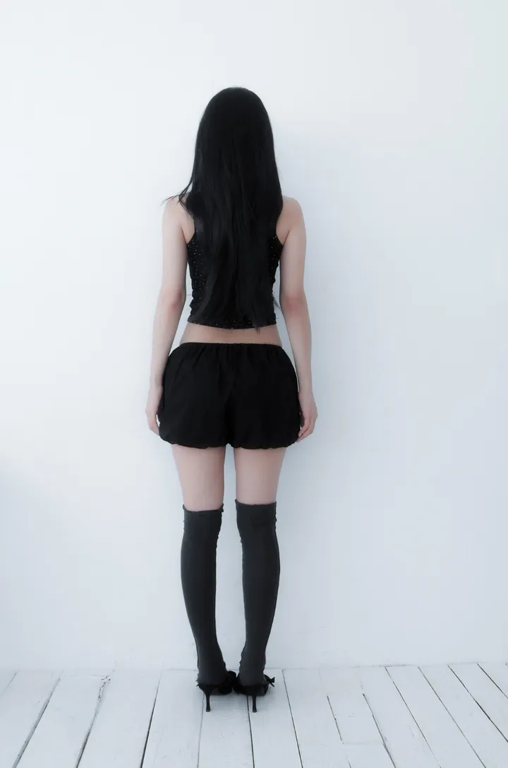 민소매 모델 착용 이미지-S1L21