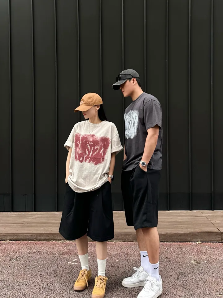 주문폭주ෆ 세트가능 남녀공용 스트릿 오버핏 반팔 여름 커플룩 커플티 레터링 루즈핏 반팔 티셔츠 핀턱 버뮤다 팬츠 밴딩 반바지 꾸안꾸 트레이닝세트 커플 시밀러룩 빅사이즈 코디세트 힙 상세 이미지 18