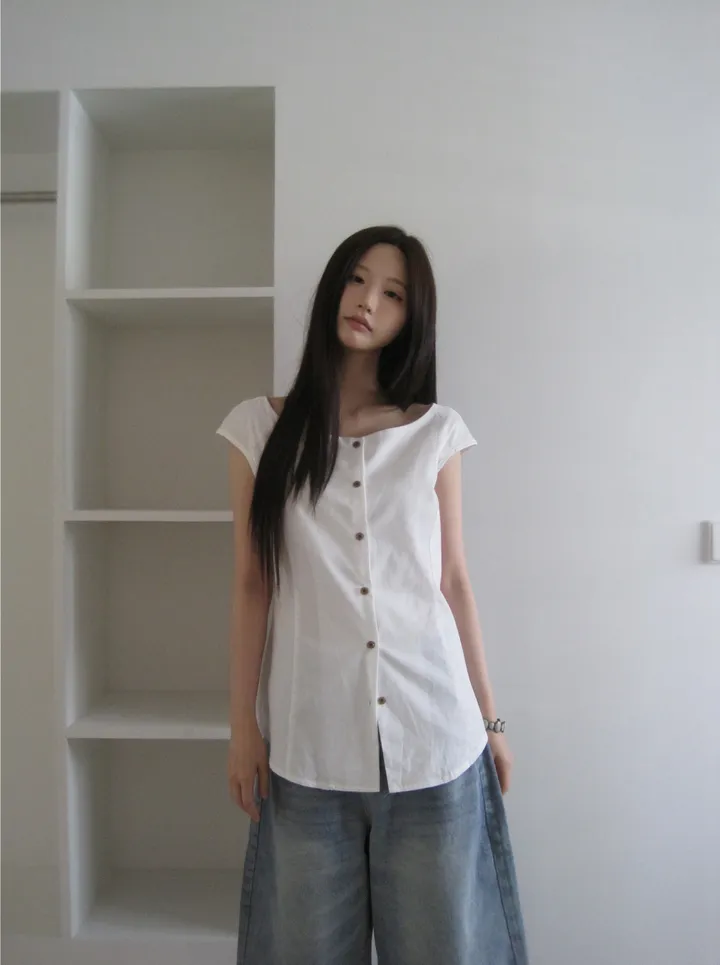 민소매 모델 착용 이미지-S1L24