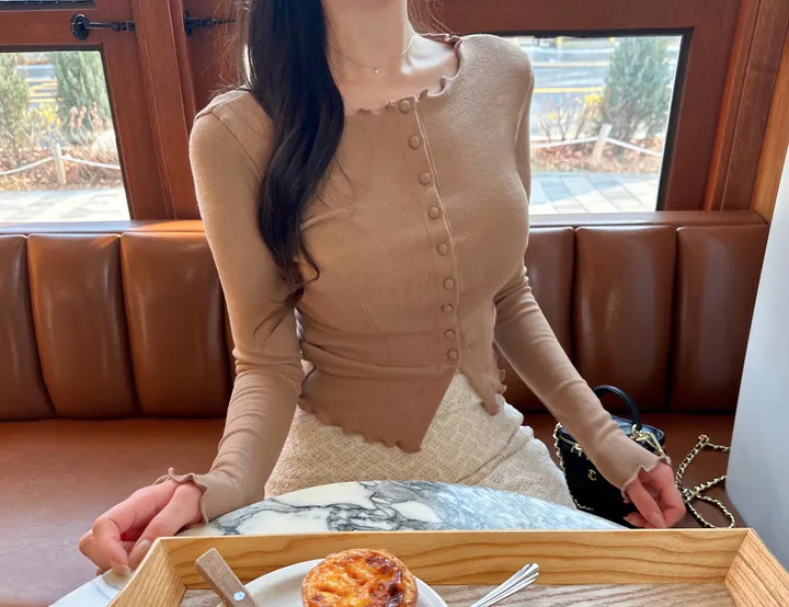 🤍무조건핏보장*여리핏*뷰엘단독/허리쏙🤍 로랑 프릴 콩단추 스퀘어넥 가디건 고퀄리티 국내제작 봄신상 데이트룩 하객룩 몸매보정 가디건 상세 이미지 47