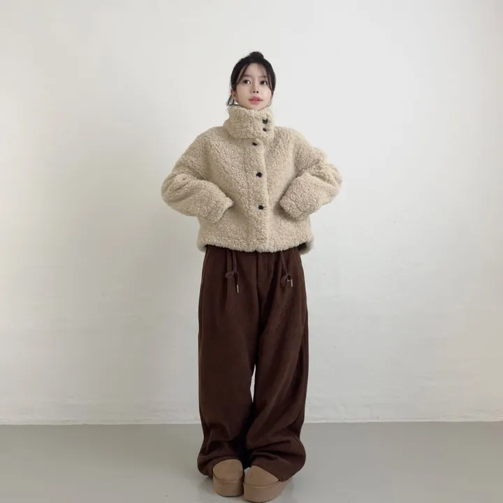 당일출고🚀 [고퀄🤎/무스탕안감!] 귀여움주의, 하이넥 뽀글이 무스탕 누빔 크롭 투웨이 자켓 단추 후리스 기모 양털 패딩 겨울 루즈핏 아방핏 아우터 (3color) 상세 이미지 11