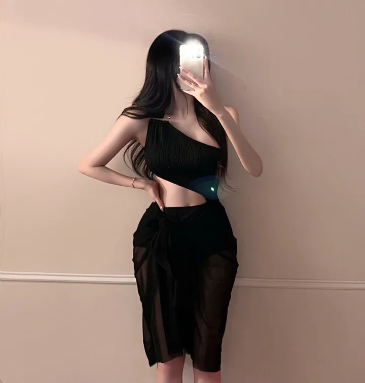 [인생샷보장!!/청순섹시] 여신 트임 허리쏙 왕골반 커버업 셔링 롱스커트 주름 언발 사선 오프숄더 비키니 비치웨어 수영복 모노키니 휴양지룩 웨딩 호캉스 바캉스룩 여리 슬림핏 상세 이미지 4