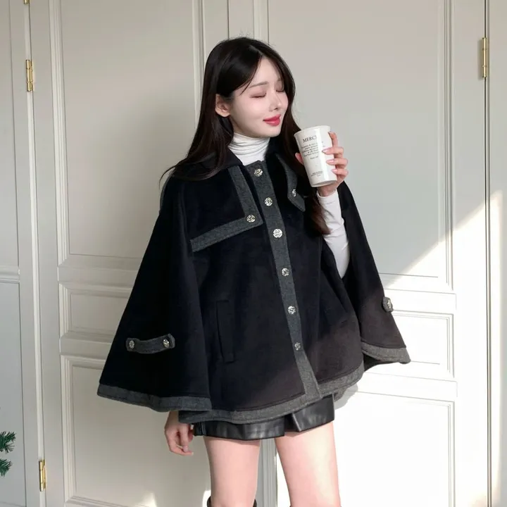 [겨울아우터✨] 클래식 케이프코트 / 숏코트 모직코트 망토자켓 망토코트 연말룩 오버핏자켓 점퍼 겨울자켓 겨울점퍼 아우터 수입의류 배색자켓 핸드메이드코트 울코트 핸드메이드코트 밍크코트 퍼코트 퍼자켓 후리스 뽀글이 숏패딩 경량패딩 무스탕 양털코트 크리스마스 상세 이미지 42
