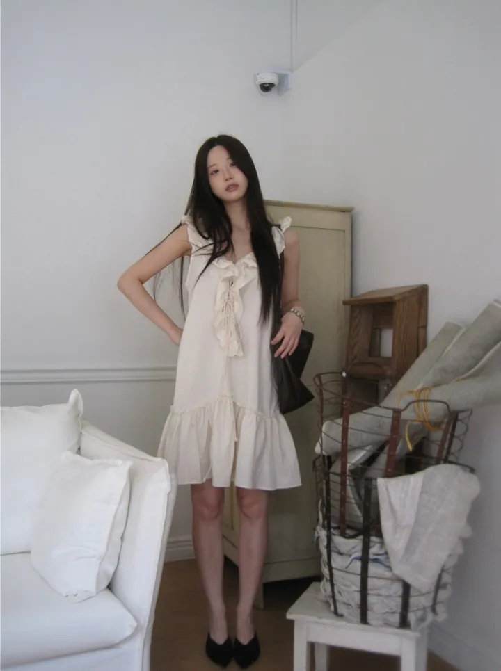 민소매 모델 착용 이미지-S1L18