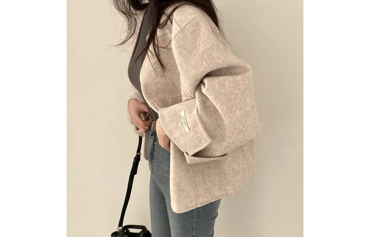 브이넥 노카라 여성 하프 크롭 와이드핏 코트 자켓 상세 이미지 14