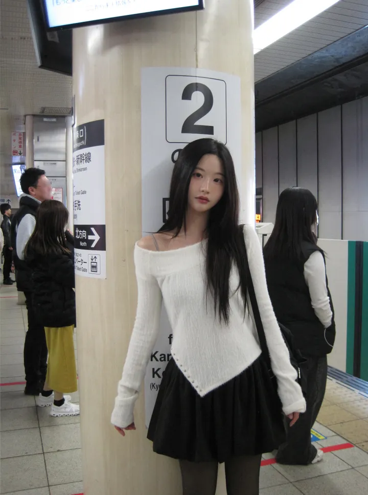 미니 스커트 모델 착용 이미지-S1L18