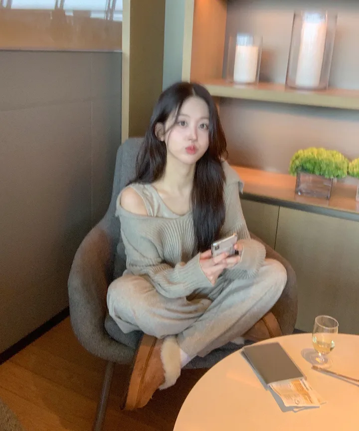 [묶음할인/누적1만🔥무광ver] 쏘힙!! 하이넥 숏 오버핏 크롭 레더 패딩 루즈핏 매트 가죽 점퍼 숏패딩 크롭패딩 레더패딩 가죽패딩 5COL 상세 이미지 33