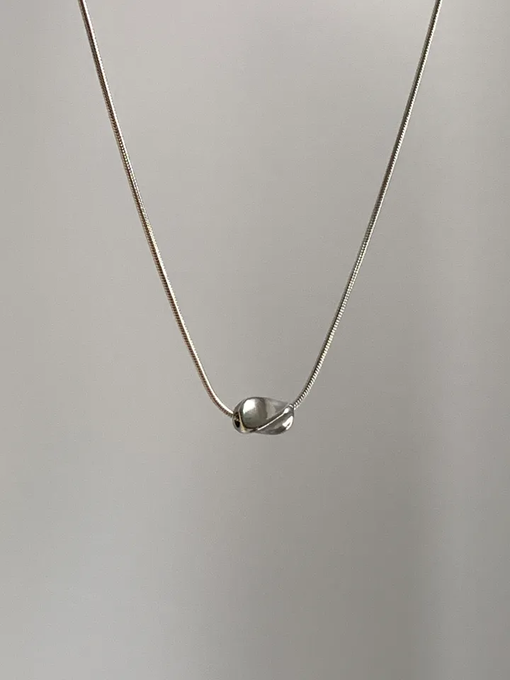 [1+1/써지컬] Chic Bean Necklace 뱀줄 콩 은 실버 목걸이 펜던트 악세사리 심플 데일리 상세 이미지 3