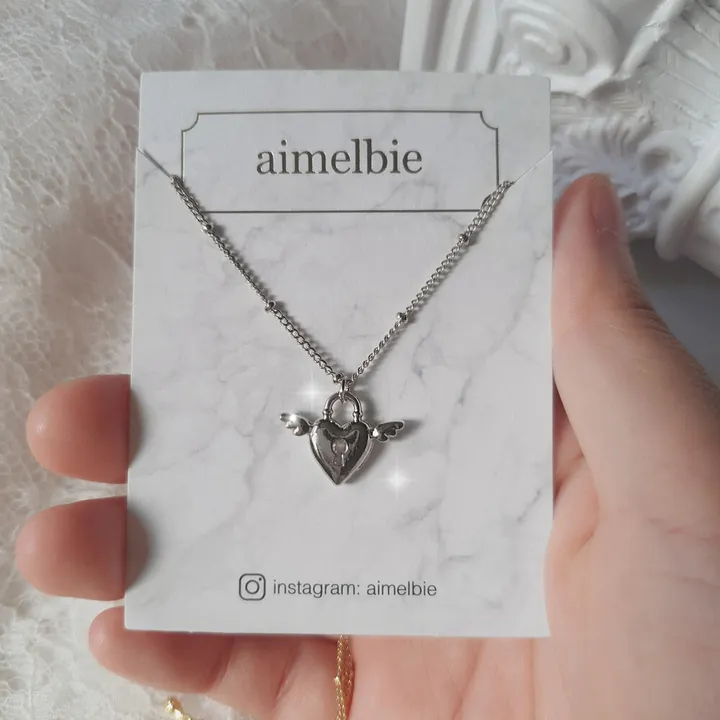 [츄, 조유리 착용] Angelic Heart Lock 엔젤 하트 자물쇠 큐빅 초커 레이어드 목걸이 - 실버 컬러 상세 이미지 10
