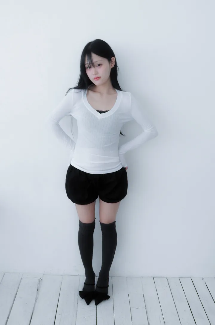 민소매 모델 착용 이미지-S1L6