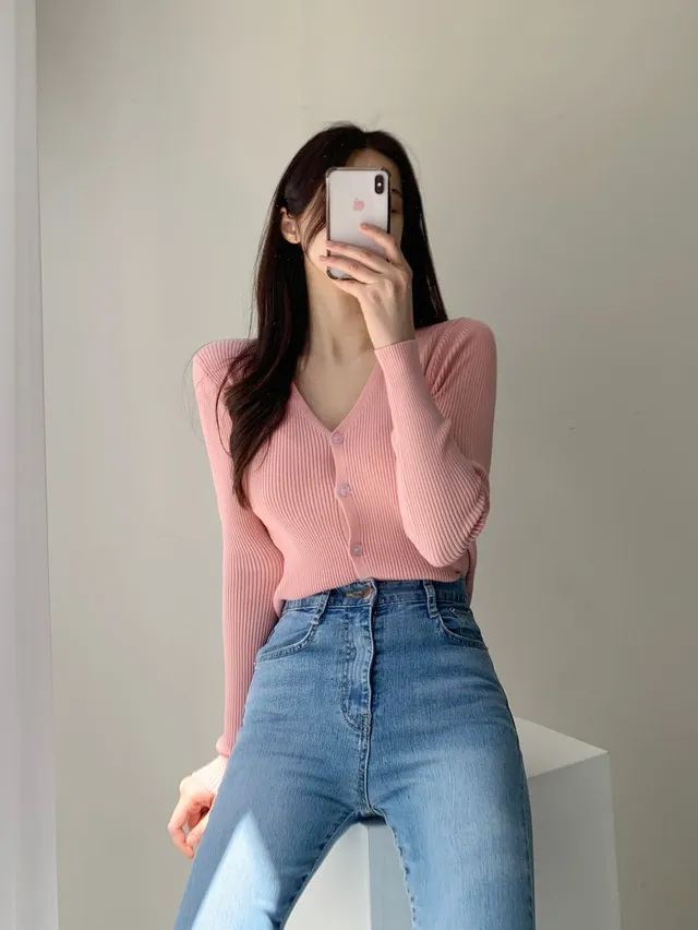 [묶음할인] 소프트 촉감 브이넥 글램핏 골지 가디건 ﻿아이보리 베이지 블랙 연두 소라 핑크 연보라 와인 카키 겨자 에메랄드 개강룩 새내기룩 봄 벚꽃룩 꽃놀이룩 개강여신 상세 이미지 23