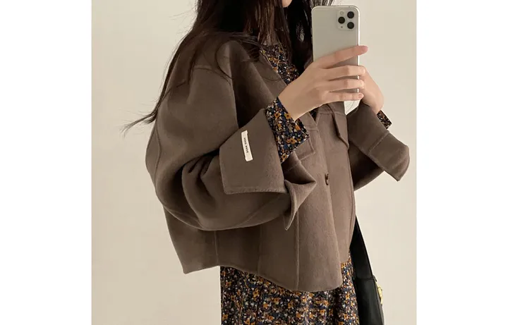 브이넥 노카라 여성 하프 크롭 와이드핏 코트 자켓 상세 이미지 16