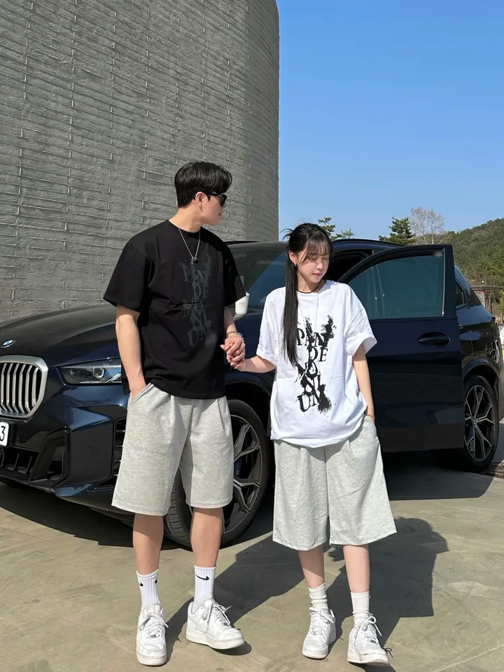 힙무드ᰔ세트가능 남녀공용 스트릿 오버핏 반팔 여름 커플룩 커플티 레터링 루즈핏 반팔 티셔츠 핀턱 버뮤다 팬츠 밴딩 반바지 꾸안꾸 트레이닝 세트 커플 시밀러룩 코디 빅사이즈 펜데모 상세 이미지 7