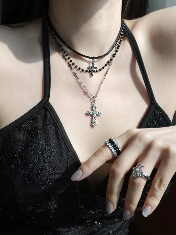 black cross layerd necklace | 블랙 가죽 초커 십자가 목걸이 상세 이미지 13
