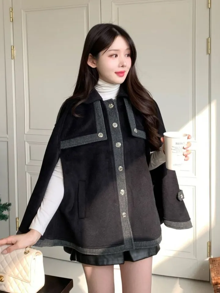 [겨울아우터✨] 클래식 케이프코트 / 숏코트 모직코트 망토자켓 망토코트 연말룩 오버핏자켓 점퍼 겨울자켓 겨울점퍼 아우터 수입의류 배색자켓 핸드메이드코트 울코트 핸드메이드코트 밍크코트 퍼코트 퍼자켓 후리스 뽀글이 숏패딩 경량패딩 무스탕 양털코트 크리스마스 상세 이미지 38