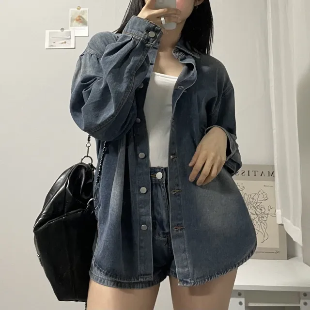 [힙무드/Y2K/2COLOR]빈티지 데님 워싱 무지 긴팔 카라넥 버튼 셔츠 하이웨스트 반바지 청청 투피스 세트 진청 흑청 상세 이미지 6